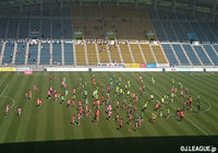 【明治安田Ｊ２ 第24節 福岡vs大宮】試合前のレベルファイブスタジアムでは親子サッカー教室が行われた（1/4）