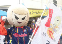 【明治安田Ｊ２ 第24節 群馬vs栃木】スタジアムに登場したフルーツ忍者ハルナ梨之助（1/4）