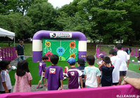 【明治安田Ｊ２ 第24節 京都vsＣ大阪】スタジアムの外ではゲームも開催され、子供たちの姿で賑わった（1/4）