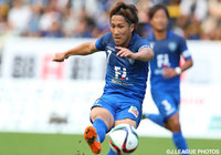 【明治安田Ｊ２ 第24節 福岡vs大宮】3試合連続得点となる鮮やかなシュートを決めた金森　健志（福岡）（3/4）