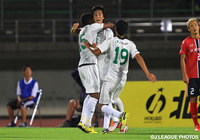 【明治安田Ｊ２ 第24節 金沢vs岐阜】試合終了直前に起死回生の同点ゴールを決めた高木　和道（岐阜）（3/3）