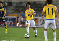 【明治安田Ｊ２ 第24節 群馬vs栃木】本間　勲（栃木）のシュートは惜しくもゴール左へ外れた（3/4）