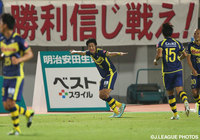 【明治安田Ｊ２ 第24節 群馬vs栃木】41分にCKを頭で合わせて先制点を奪った野崎　桂太（群馬）（2/4）