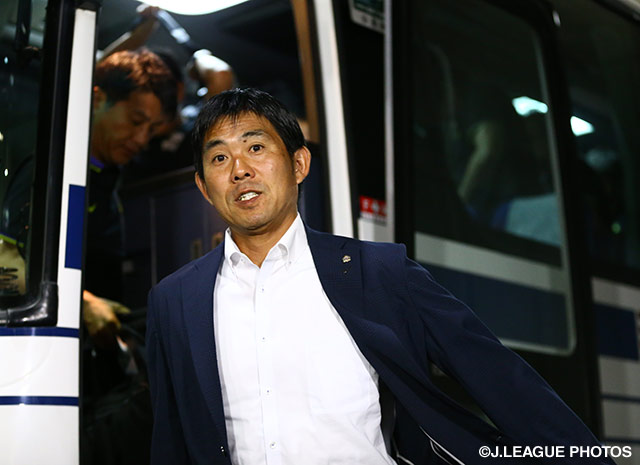 【明治安田Ｊ１ ２ｎｄ 第3節 浦和vs広島】スタジアム入りする森保　一監督（広島）（4/22）