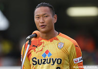 【明治安田Ｊ１ ２ｎｄ 第3節 清水vs名古屋】鄭　大世（清水）はファン・サポーターへ挨拶を行った（2/11）