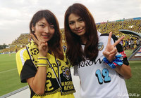 【明治安田Ｊ１ ２ｎｄ 第3節 柏vs川崎Ｆ】両クラブの応援番組を盛り上げる出演者もパチリ（4/9）