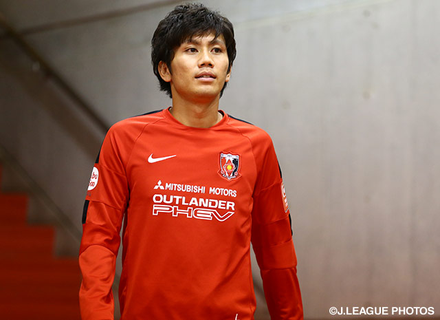 【明治安田Ｊ１ ２ｎｄ 第3節 浦和vs広島】キックオフ前にリラックスした表情を見せる柏木　陽介（浦和）（8/22）