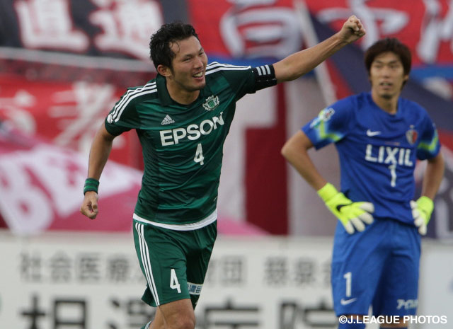 【明治安田Ｊ１ ２ｎｄ 第3節 松本vs鹿島】飯田　真輝（松本）はヘディングで追加点を決め、笑顔を見せる（4/9）