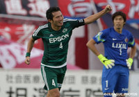 【明治安田Ｊ１ ２ｎｄ 第3節 松本vs鹿島】飯田　真輝（松本）はヘディングで追加点を決め、笑顔を見せる（4/9）