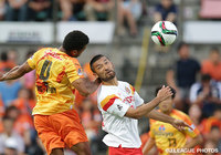 【明治安田Ｊ１ ２ｎｄ 第3節 清水vs名古屋】空中戦を見せるカルフィン　ヨン　ア　ピン（清水）と川又　堅碁（名古屋）（5/11）