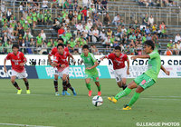 【明治安田Ｊ３ 第21節 鳥取vs盛岡】96分に決勝のPKを決めた畑田（鳥取）（２／２）