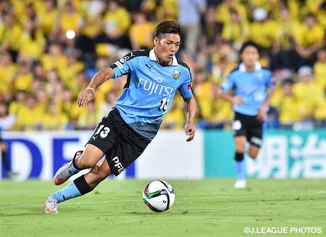 【明治安田Ｊ１ ２ｎｄ 第3節 柏vs川崎Ｆ】ドリブルで柏陣内を切り込む大久保　嘉人（川崎Ｆ）（5/9）