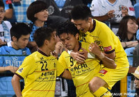 【明治安田Ｊ１ ２ｎｄ 第3節 柏vs川崎Ｆ】工藤　壮人（柏）の先制ゴールに喜ぶ柏の選手たち（7/9）