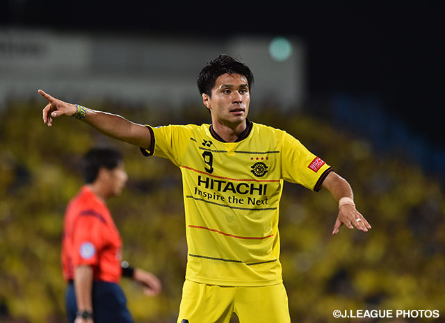 【明治安田Ｊ１ ２ｎｄ 第3節 柏vs川崎Ｆ】柏の選手たちへ指示を送る工藤　壮人（柏）（8/9）