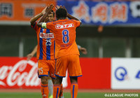 【明治安田Ｊ１ ２ｎｄ 第3節 新潟vs鳥栖】小泉　慶（新潟）の先制ゴールを喜ぶレオ　シルバ（3/7）