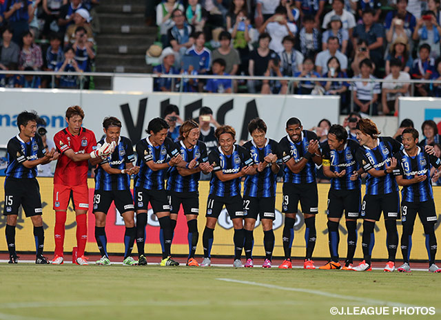 【明治安田Ｊ１ ２ｎｄ 第3節 Ｇ大阪vs横浜FM】ゆりかごダンスを見せるＧ大阪の選手たち（3/8）