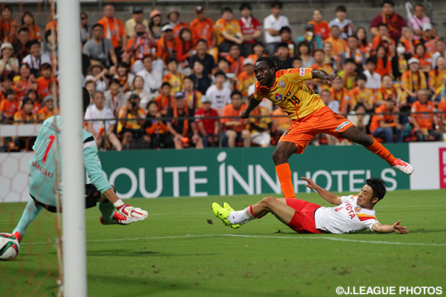 【明治安田Ｊ１ ２ｎｄ 第3節 清水vs名古屋】この日2点目となる勝越しゴールを決めたピーター ウタカ（清水）（10/11）