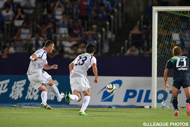 【明治安田Ｊ１ ２ｎｄ 第3節 湘南vs甲府】この日2点目となるPKを決めたバレー（甲府）（５／６）