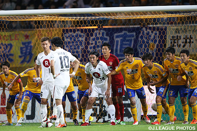 【明治安田Ｊ１ ２ｎｄ 第3節 仙台vs神戸】ペナルティーエリア内での間接FKで得点を狙う神戸（7/9）