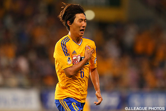 【明治安田Ｊ１ ２ｎｄ 第3節 仙台vs神戸】CKから先制点を決めたキム　ミンテ（仙台）（5/9）