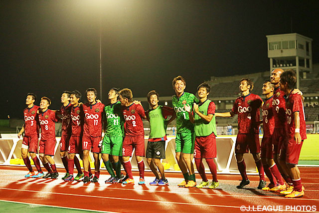 【明治安田Ｊ３ 第21節 琉球vs秋田】連敗を止め、白星を喜ぶ琉球の選手たち（2/2）