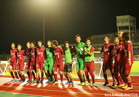 【明治安田Ｊ３ 第21節 琉球vs秋田】連敗を止め、白星を喜ぶ琉球の選手たち（2/2）