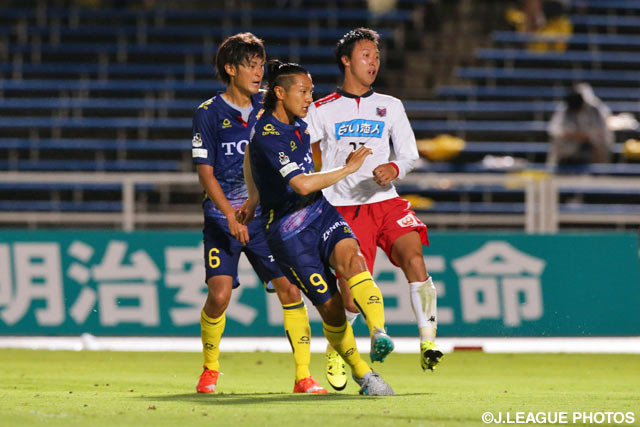 【明治安田Ｊ２ 第25節 北九州vs札幌】試合終了間際に貴重な同点ゴールを決めた原　一樹（北九州 #9）（4/4）