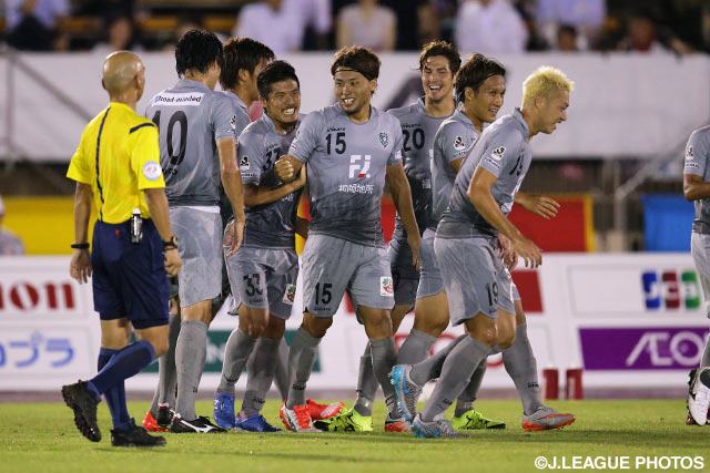 【明治安田Ｊ２ 第25節 京都vs福岡】鋭い直接FKを決めた末吉　隼也（福岡）（3/3）