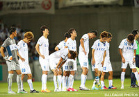 【明治安田Ｊ２ 第25節 大宮vs横浜FC】首位大宮に完封負けを喫し、肩を落とす横浜FCイレブン（3/3）