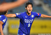 【明治安田Ｊ２ 第25節 徳島vs大分】鮮烈なボレーシュートで決勝点を決めたキム　ジョンミン（徳島）（2/4）