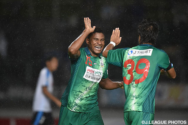 【明治安田Ｊ２ 第25節 岐阜vs磐田】CKから先制点を誘発したヘニキ（岐阜）（2/4）