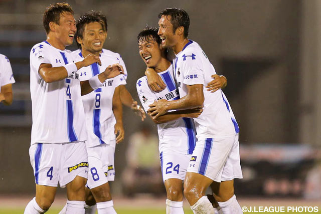 【明治安田Ｊ２ 第25節 愛媛vs金沢】先制点となるＪリーグ初得点を鮮やかに決めた大槻　優平（金沢 #24）（2/3）