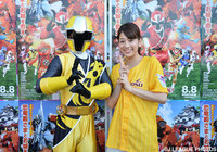 【明治安田Ｊ１ ２ｎｄ 第4節 鳥栖vs湘南】キニンジャ―と佐藤美希さんの2ショット（6/6）