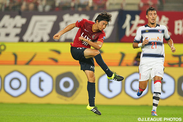 【明治安田Ｊ１ ２ｎｄ 第4節 鹿島vsFC東京】グラウンダーのミドルシュートで先制点を決めた柴崎　岳（鹿島）（2/6）