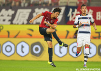 【明治安田Ｊ１ ２ｎｄ 第4節 鹿島vsFC東京】グラウンダーのミドルシュートで先制点を決めた柴崎　岳（鹿島）（2/6）