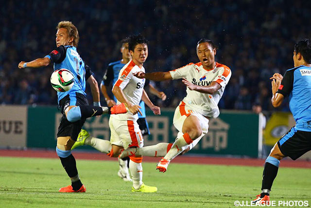 【明治安田Ｊ１ ２ｎｄ 第4節 川崎Ｆvs清水】5本のシュートを放ち、古巣ゴールに迫った鄭　大世（清水）（10/13）