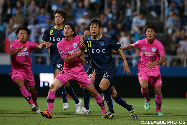 【明治安田Ｊ２ 第26節 横浜FCvs水戸】この日は75分からの登場となった三浦　知良（横浜FC）（3/4）