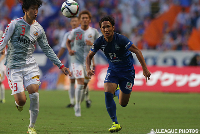 【明治安田Ｊ２ 第26節 福岡vs長崎】2試合ぶりのゴールを狙った金森　健志（福岡）（2/4）
