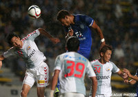 【明治安田Ｊ２ 第26節 福岡vs長崎】ヘディングでゴールを狙ったウェリントン（福岡）（3/4）