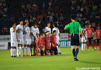 【明治安田Ｊ２ 第26節 金沢vs徳島】ゴール前に壁を作る徳島の選手（3/4）