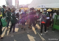 【明治安田Ｊ１ ２ｎｄ 第5節 松本vs川崎Ｆ】19:00のキックオフに向け、スタジアムへ入場する松本のファン・サポーター（1/6）