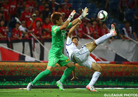 【明治安田Ｊ１ ２ｎｄ 第5節 浦和vs甲府】前半に迎えたピンチを防ぐ西川　周作（浦和）（9/16）