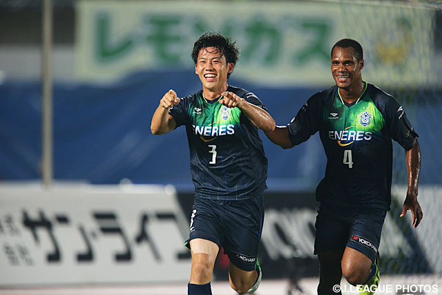 【明治安田Ｊ１ ２ｎｄ 第5節 湘南vs柏】CKから豪快なヘディングでゴールを決めた遠藤　航（湘南）（4/6）