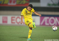 【明治安田Ｊ１ ２ｎｄ 第5節 湘南vs柏】強烈なシュートで2試合連続ゴールを狙うクリスティアーノ（柏）（3/6）