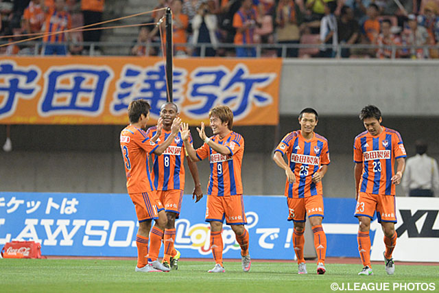 【明治安田Ｊ１ ２ｎｄ 第5節 新潟vsＧ大阪】オウンゴールを誘発する突破を見せた山崎　亮平（新潟）（2/6）