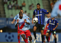 【スルガ銀行チャンピオンシップ2008 Ｇ大阪vsアルセナル】Ｇ大阪の攻撃を牽引するルーカス（右）（3/10）