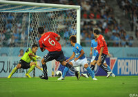 【スルガ銀行チャンピオンシップ2011 磐田vsインデペンディエンテ】オウンゴールで先制した磐田だったが、33分に同点ゴールを奪われる（3/9）