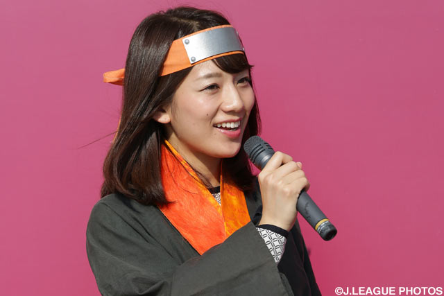 【明治安田Ｊ２ 第27節 岡山vs磐田】佐藤美希さんは試合前のステージに登場（3/4）