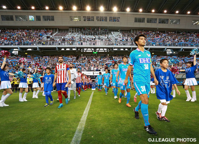 【国際親善試合 鳥栖vsアトレティコ・マドリード】ピッチに入場する両チームの選手たち