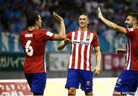 【国際親善試合 鳥栖vsアトレティコ・マドリード】コケ（左）のCKが直接ゴールに入りアトレティコが先制